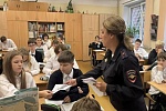 Сотрудники полиции в Королёве провели профилактические беседы со школьниками Сотрудники полиции в Королёве провели профилактические беседы со школьниками