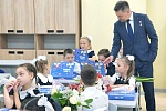 Школа — это светлый дом, мы учиться будем в нём Школа — это светлый дом, мы учиться будем в нём